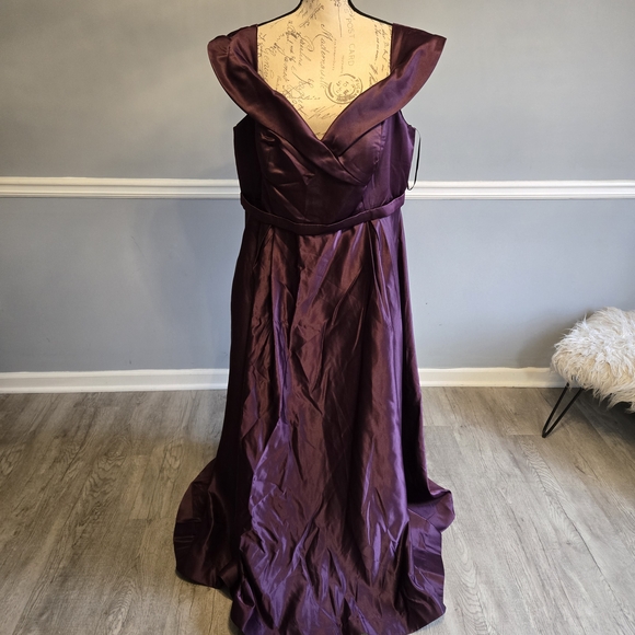 Dresses & Skirts - Elegant Purple Evening Gown